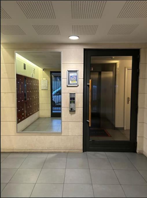 Studio A 2 Pas Du Metro Clichy Exterior foto