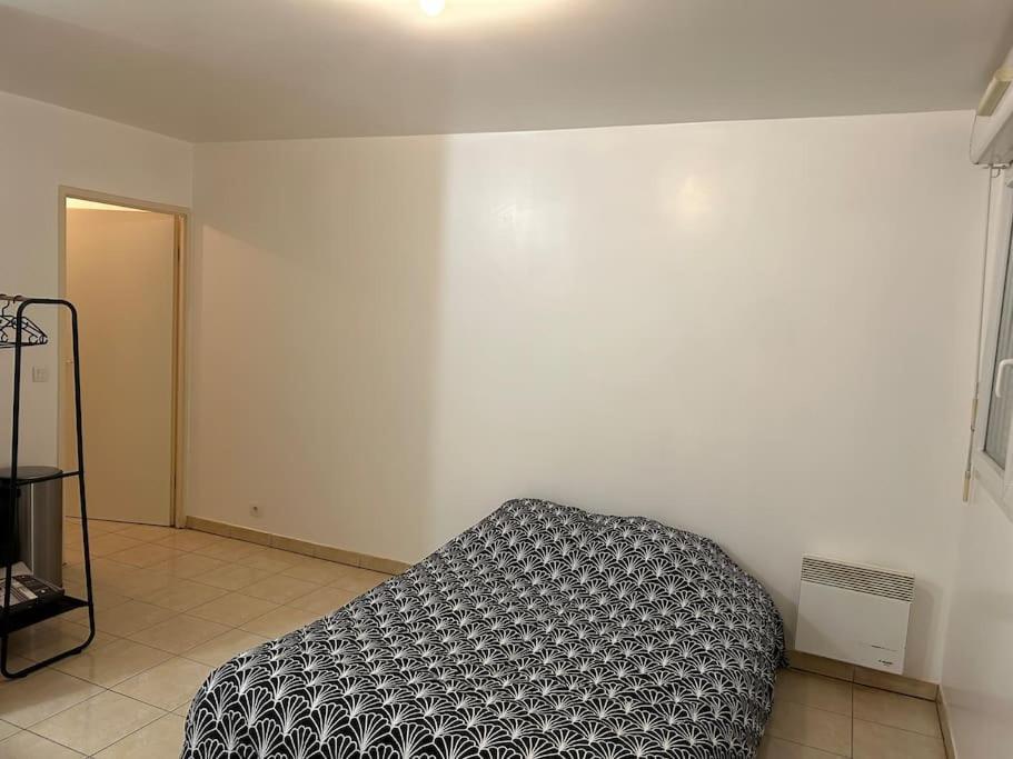 Studio A 2 Pas Du Metro Clichy Exterior foto
